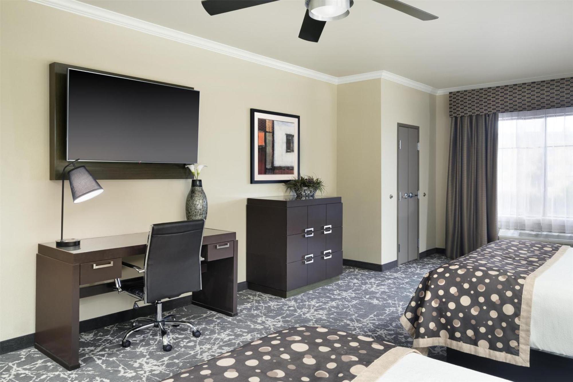 Best Western Premier Crown Chase Inn & Suites Denton Exterior photo