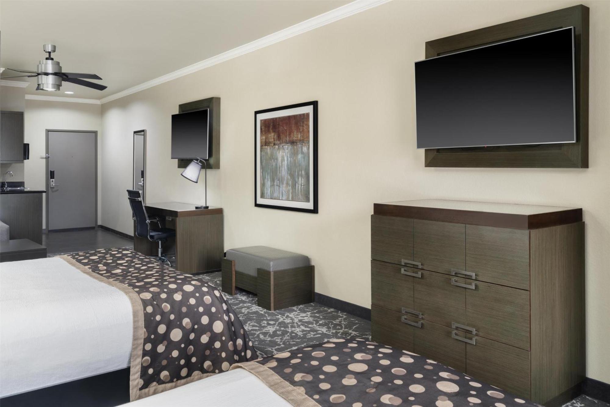Best Western Premier Crown Chase Inn & Suites Denton Exterior photo