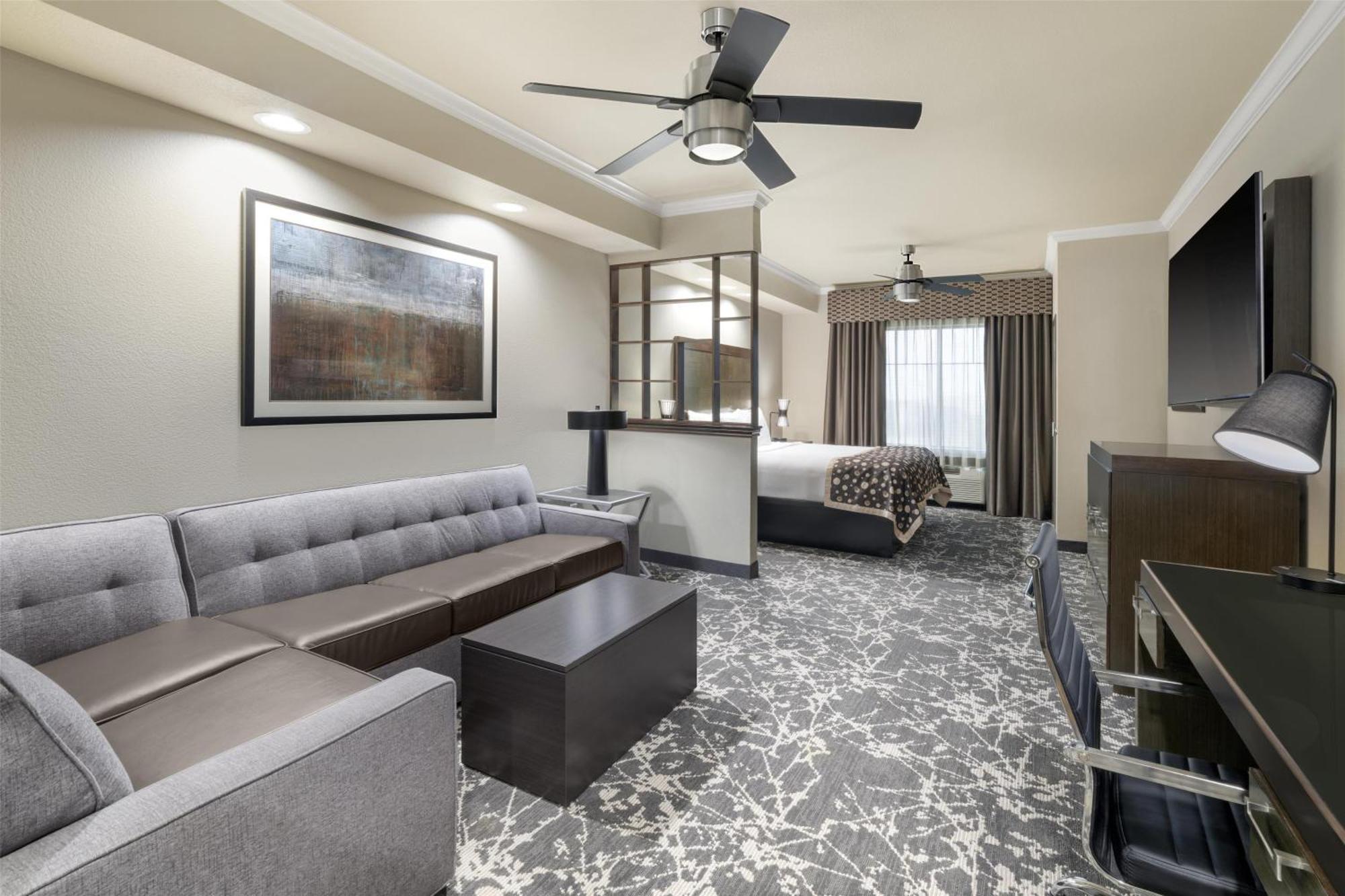 Best Western Premier Crown Chase Inn & Suites Denton Exterior photo